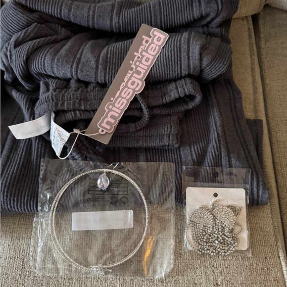 Bundle of New clothes (dresses, pants, shirts) - Picture 12 of 12